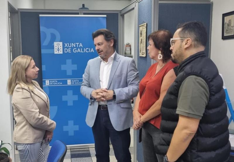 O secretario xeral da Emigración, durante a súa visita á Oficina de atención social da Hermandad Gallega de Venezuela