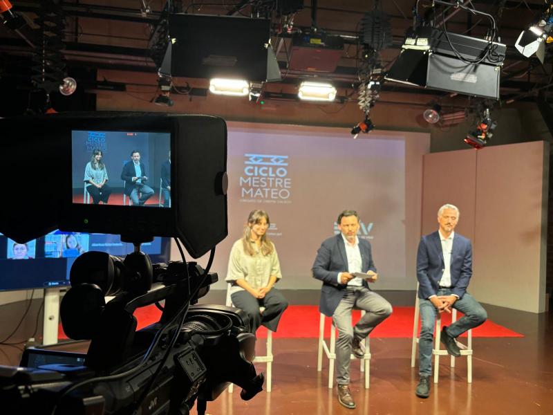 Imagen de la presentación, en el CIFP Audiovisual de Vigo, del Ciclo de cine Mestre Mateo 2024 Imagen de la presentación, en el CIFP Audiovisual de Vigo, del Ciclo de cine Mestre Mateo 2024