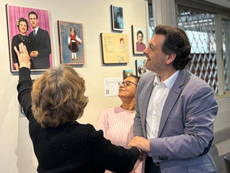 Imaxe da visita do secretario xeral da Emigración á Sociedade Beneficente Rosalía de Castro de São Paulo
