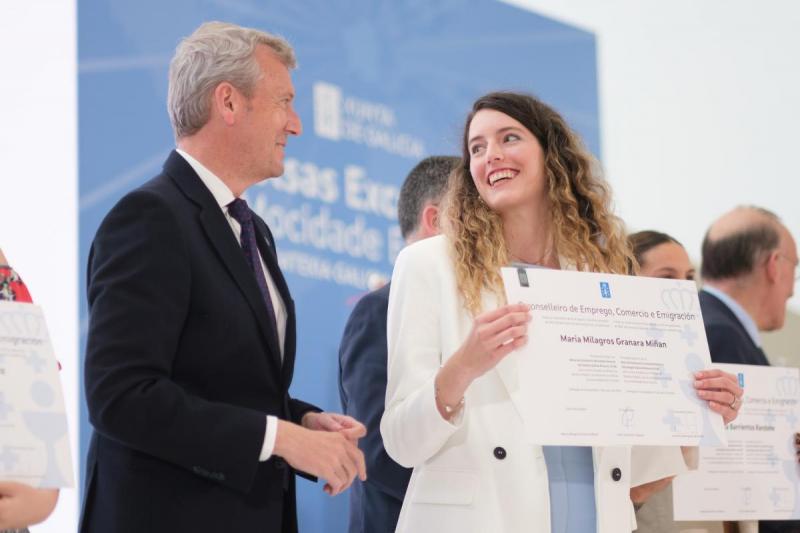 O presidente da Xunta participou na entrega de diplomas aos bolseiros de másteres universitarios BEME e Formación Profesional Retorna Talento FP