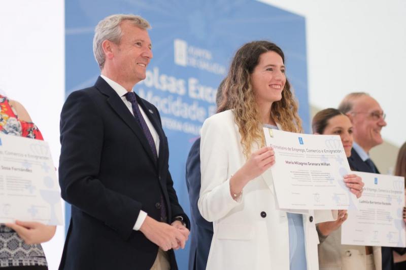 O presidente da Xunta participou na entrega de diplomas aos bolseiros de másteres universitarios BEME e Formación Profesional Retorna Talento FP