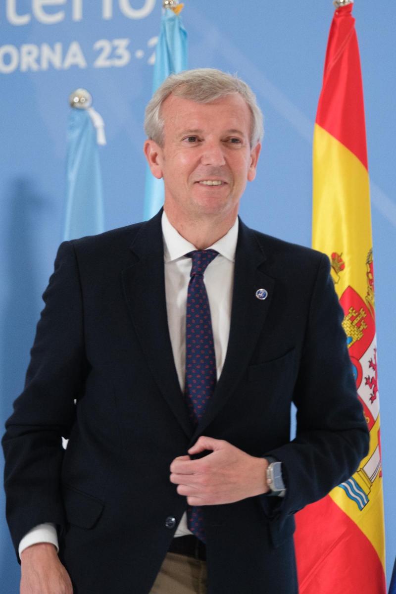 O presidente da Xunta participou na entrega de diplomas aos bolseiros de másteres universitarios BEME e Formación Profesional Retorna Talento FP