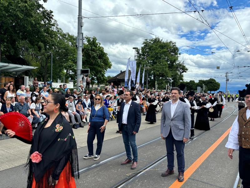 A participación do secretario xeral da Emigración nun evento nacional en Suíza fortalece os lazos coa diáspora galega e mostra a riqueza cultural de Galicia