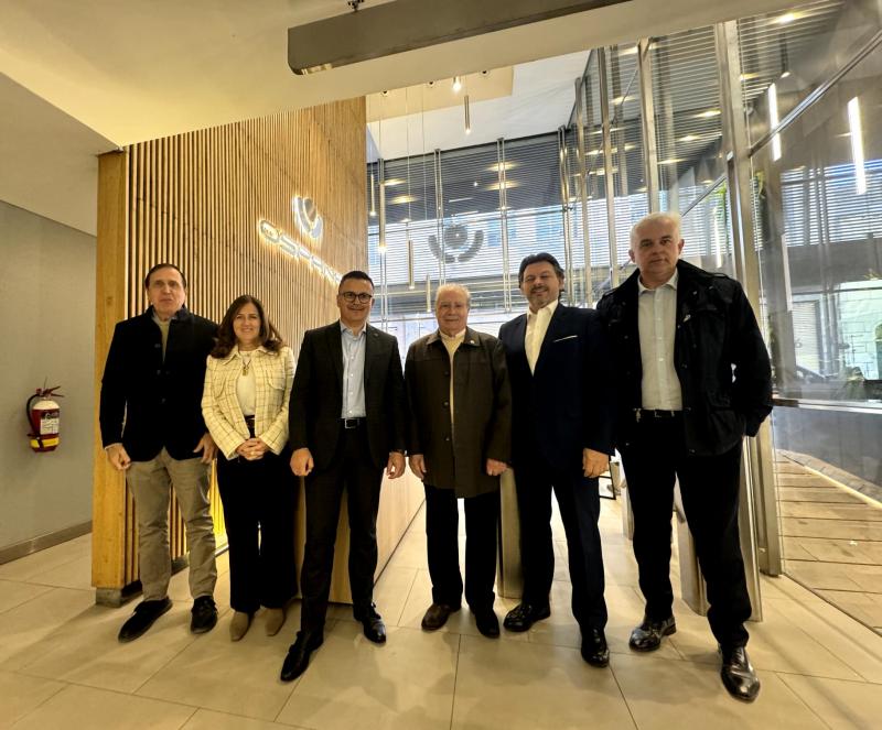El conselleiro de Emprego, Comercio e Emigración destaca el compromiso de Ospaña en la promoción del bienestar social y sanitario de los gallegos residentes en Buenos Aires