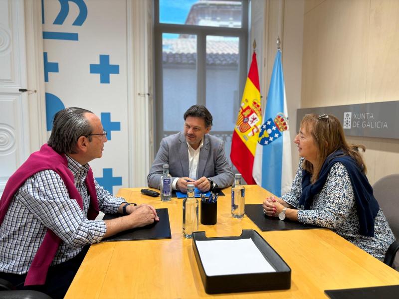 Miranda destaca la labor de la Casa de Galicia en el Puerto de Santa María durante su reunión con su presidente