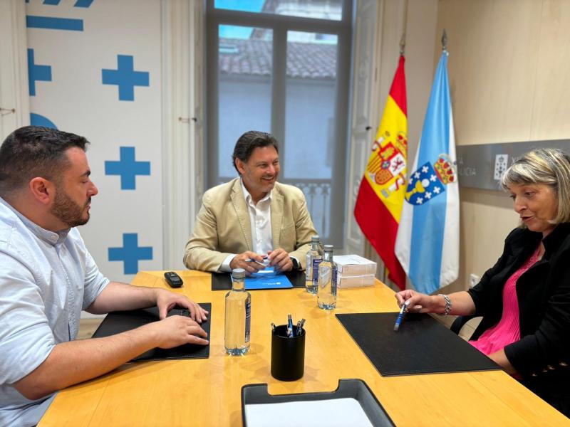 Miranda recibe á presidenta do Lar Galego de Pamplona destacando novas oportunidades de colaboración cultural ás vísperas do 75º aniversario da entidade