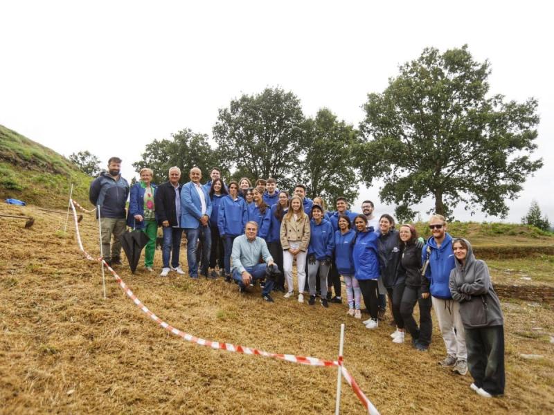 A Xunta promove a importancia de coidar do noso patrimonio no campo de voluntariado do castro de Viladonga