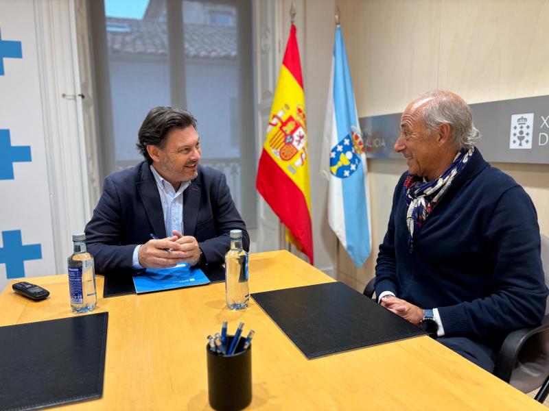 Miranda agradece al Centro Galego de Málaga su labor para llevar la cultura y la tradición gallegas a los espacios públicos de la capital andaluza