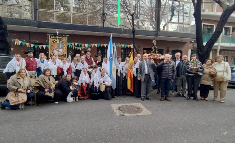 O Delegado da Xunta na Arxentina salienta a importancia de preservar as tradicións que unen aos galegos durante a celebración do 114 Aniversario da Sociedade Parroquial de Vedra