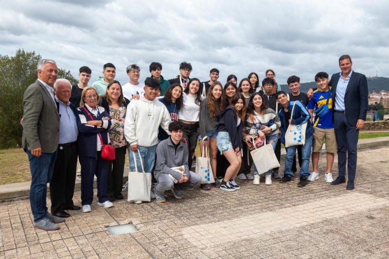 López Campos anima o alumnado do Instituto Santiago Apóstol de Bos Aires a manter vivo o legado de Galicia e dos seus devanceiros na Arxentina