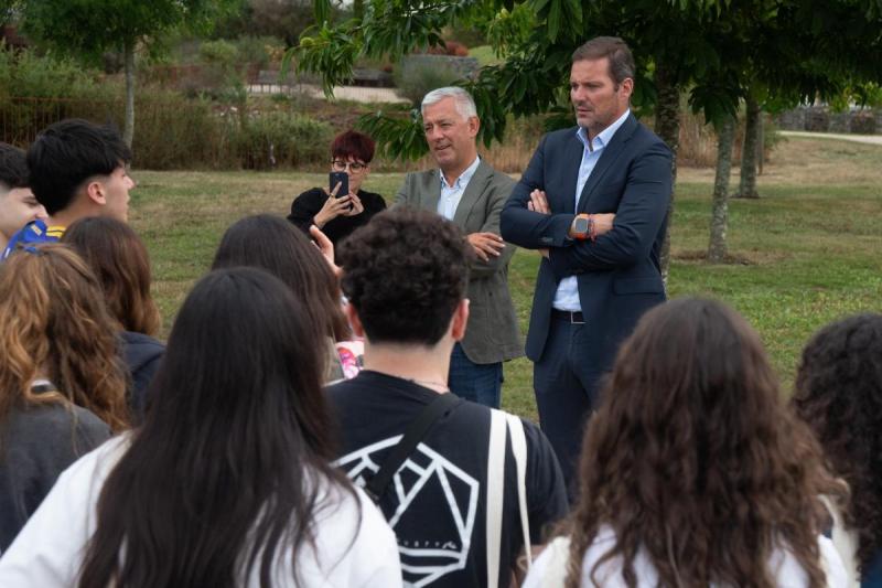 López Campos anima o alumnado do Instituto Santiago Apóstol de Bos Aires a manter vivo o legado de Galicia e dos seus devanceiros na Arxentina