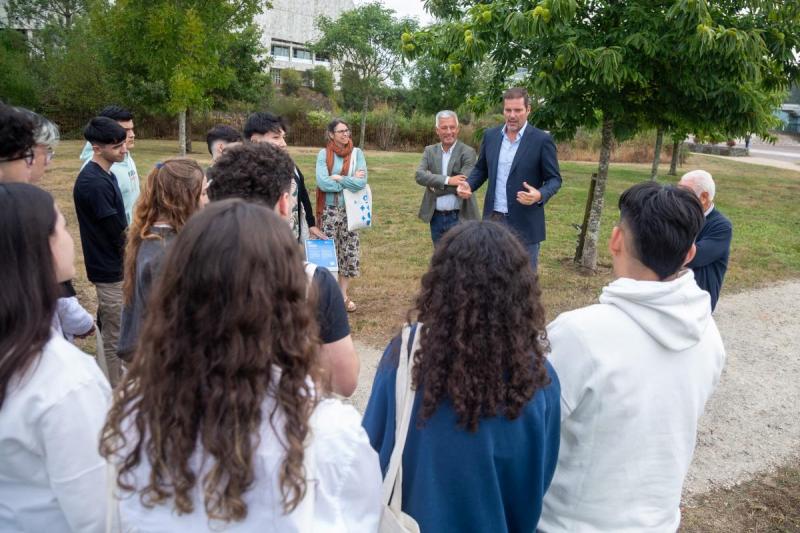 López Campos anima o alumnado do Instituto Santiago Apóstol de Bos Aires a manter vivo o legado de Galicia e dos seus devanceiros na Arxentina