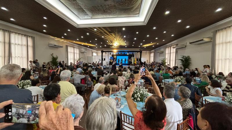 Miranda refuerza los vínculos con la colectividad gallega en Santos, destacando la importancia del apoyo a las entidades que mantienen viva nuestra cultura y tradiciones