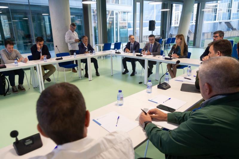 La Xunta avanza de la mano de los principales sectores productivos en el reto de abordar la cobertura de las vacantes laborales y la captación de talento La Xunta avanza de la mano de los principales sectores productivos en el reto de abordar la cobertura de las vacantes laborales y la captación de talento