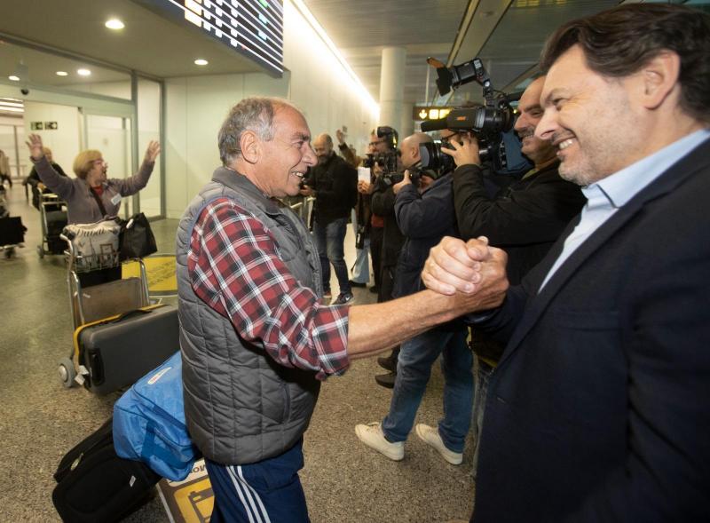 Miranda y representantes de la SXE dan la bienvenida en Santiago, Vigo y A Coruña a los mayores del exterior que participan en el programa 'Reencuentros con Galicia'