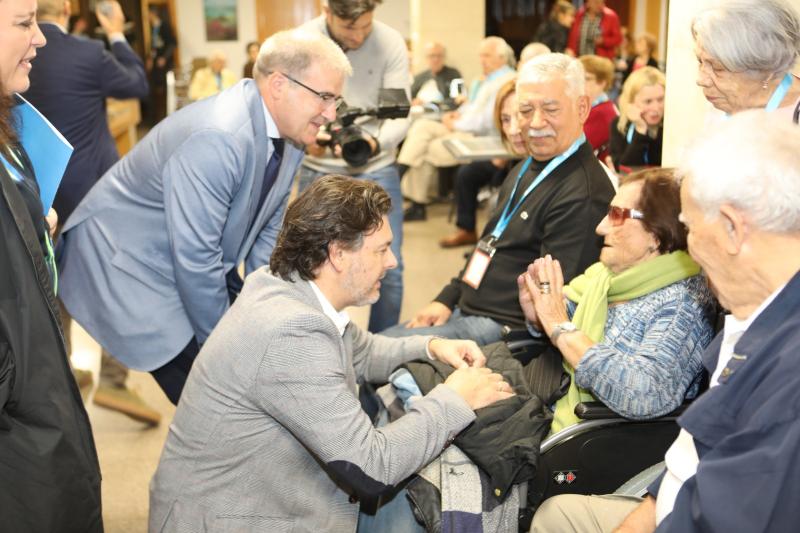 O Secretario Xeral da Emigración destaca nas súas visitas ás persoas participantes do ‘Reencontros con Galicia’ que algunha non volvera desde que emigrara
