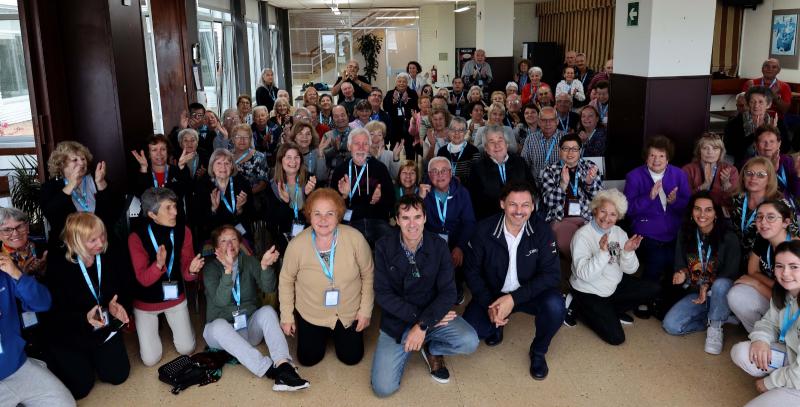 O Secretario Xeral da Emigración destaca nas súas visitas ás persoas participantes do ‘Reencontros con Galicia’ que algunha non volvera desde que emigrara