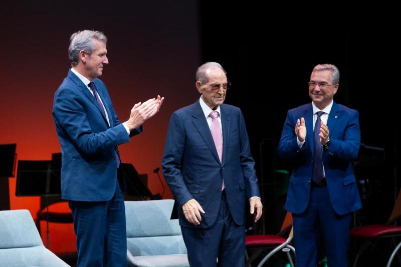 Rueda destaca a contribución dos empresarios da emigración, como Olegario Vázquez Raña, á hora de construír a Galicia moderna