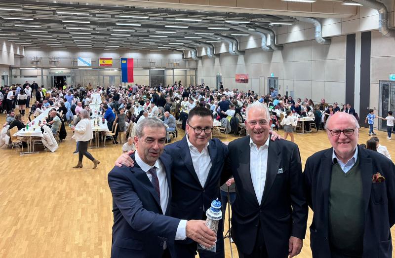 La Xunta reforzará en el 2025 la promoción de la artesanía y productos gallegos a través de la red de centros de la colectividad en el exterior