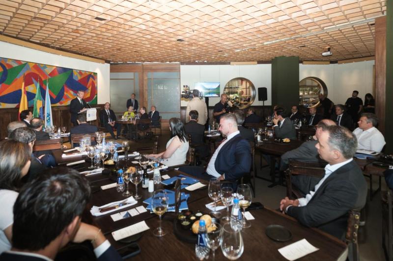 Rueda aposta por intensificar a presenza de empresas galegas en Brasil e anima ás industrias do país sudamericano a investir na comunidade