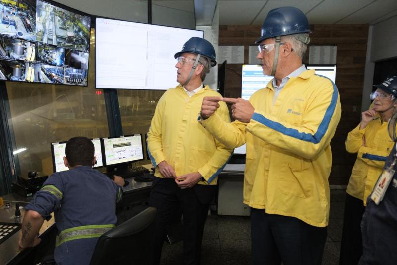 Rueda visita a planta de Gerdau no estado de São Paulo para coñecer a colaboración de Russula, empresa de enxeñería galega
