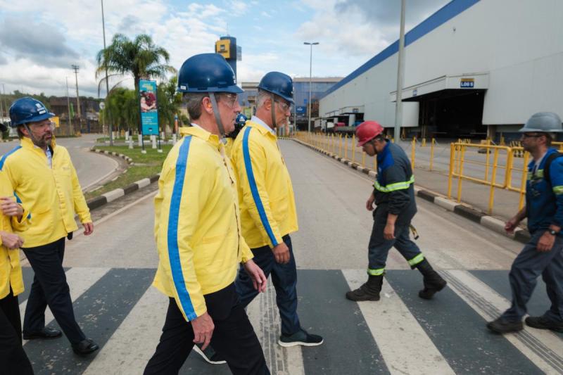 Rueda visita a planta de Gerdau no estado de São Paulo para coñecer a colaboración de Russula, empresa de enxeñería galega