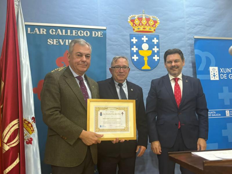 Miranda entrega ao Alcalde de Sevilla a Anduriña de Ouro no 66º Aniversario do Lar Galego, máximo recoñecemento da comunidade galega na capital andaluza