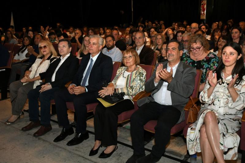 O Delegado da Xunta en Arxentina preside a entrega de diplomas aos graduados do Instituto Santiago Apóstolo animando aos novos graduados a manter vivos os valores da galeguidade