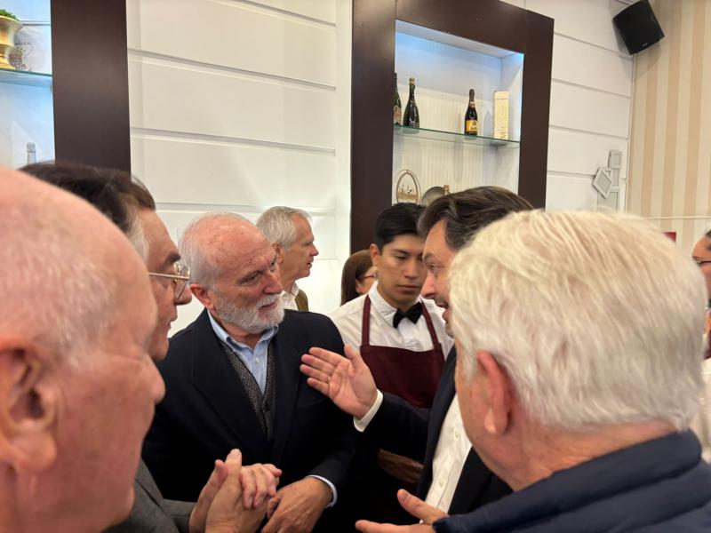 O secretario xeral da Emigración celebra o Nadal cunha xuntanza de galegos en Madrid para fortalecer os lazos