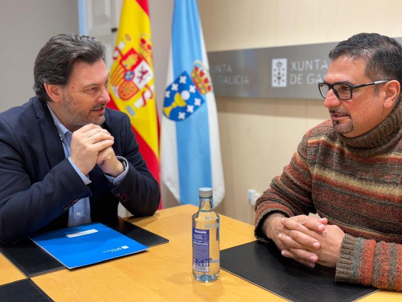 Miranda analiza con el responsable del Centro Galego de Zug los proyectos culturales para reforzar el vínculo con la tierra y divulgar la riqueza cultural gallega Miranda analiza con el responsable del Centro Galego de Zug los proyectos culturales para reforzar el vínculo con la tierra y divulgar la riqueza cultural gallega