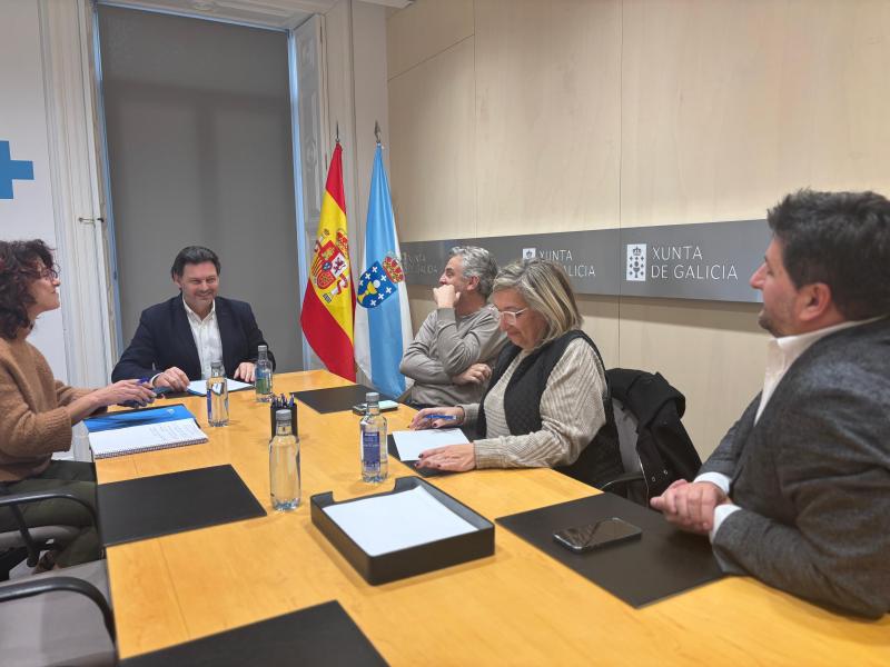 El Secretario Xeral da Emigración se reúne con la Xuntanza de Asociacións Galegas en Cataluña para reforzar la promoción cultural gallega en la comunidad autónoma