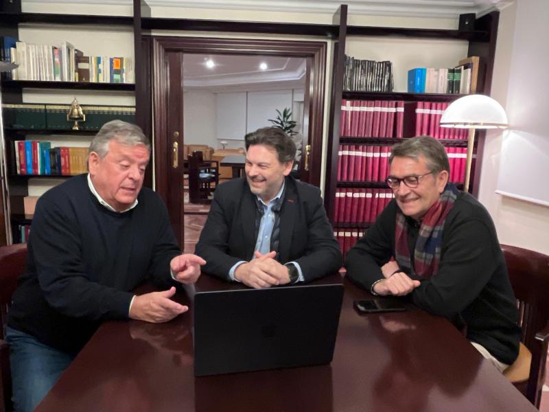 Miranda destaca en Madrid o labor de ASOMEGA no apoio aos profesionais galegos do sector sanitario en todo o mundo Miranda destaca en Madrid o labor de ASOMEGA no apoio aos profesionais galegos do sector sanitario en todo o mundo