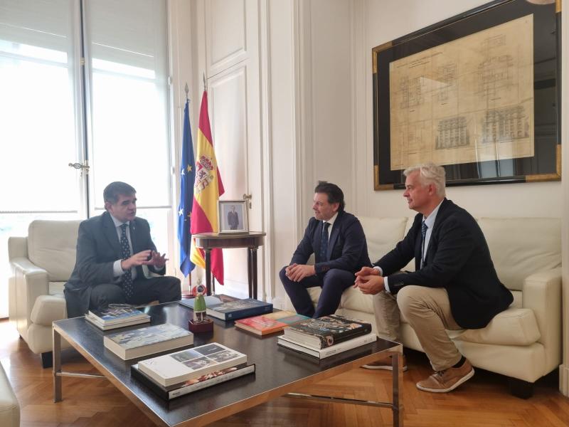 Miranda reúnese co embaixador de España en Arxentina para reforzar a colaboración institucional en apoio aos galegos do exterior