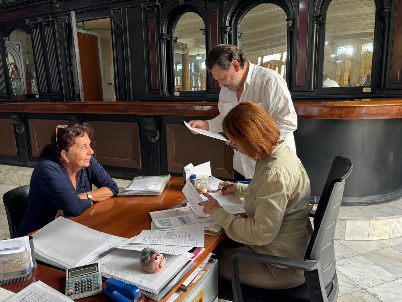 Miranda supervisa na Habana o seguimento do proceso de solicitudes das axudas económicas individuais