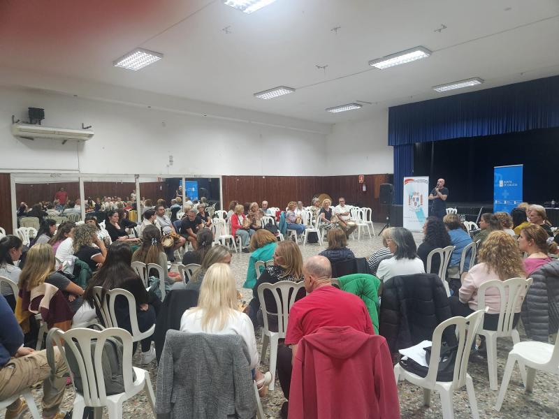 A Xunta impulsa a tradición galega en Uruguai cunha masterclass de pandeireta e canto de Xabier Diaz á que asiste a Delegada da Xunta A Xunta impulsa a tradición galega en Uruguai cunha masterclass de pandeireta e canto de Xabier Diaz á que asiste a Delegada da Xunta