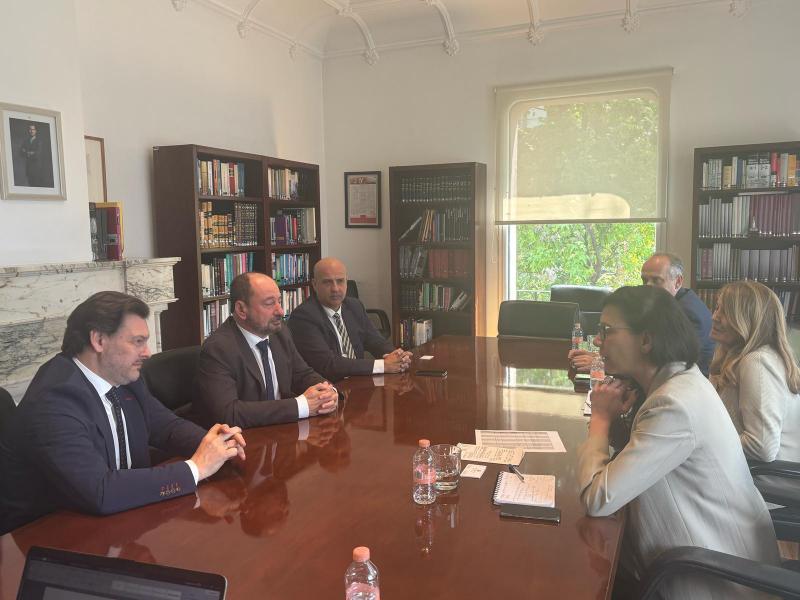 A Xunta mantén un encontro na Embaixada de España para reforzar a colaboración institucional en apoio aos galegos en México