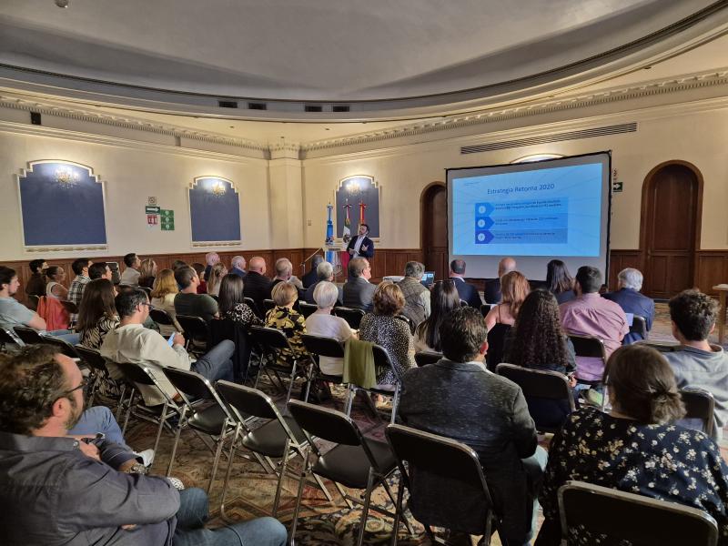 A Xunta informa ante un cento de persoas en México das oportunidades de retorno a Galicia