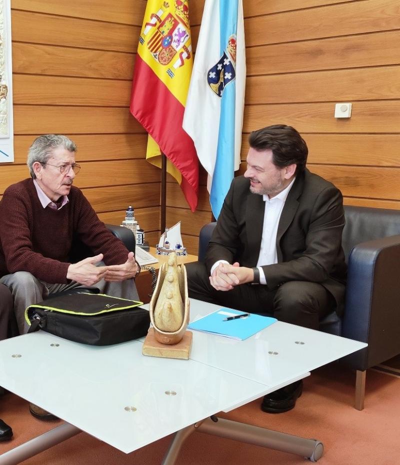 Miranda mantiene una reunión de trabajo con el responsable de la Asociación de Emigrantes Retornados do Ulla-Umia (AERU) para planificar la coloboración de cara a los próximos meses