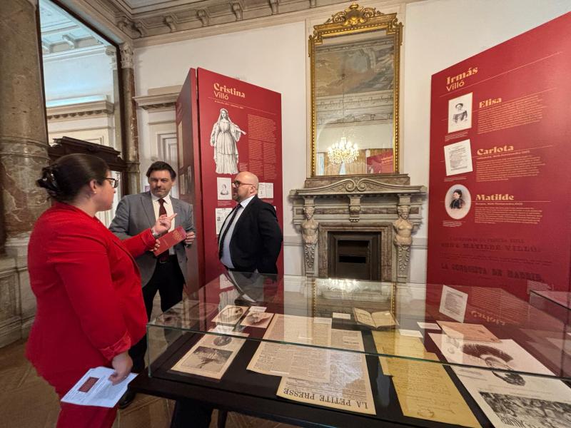 Miranda destaca a relevancia internacional da muller na cultura galega a través da exposición 'Cantantes Líricas Galegas', que honra ás artistas galegas que conquistaron os grandes teatros internacionais