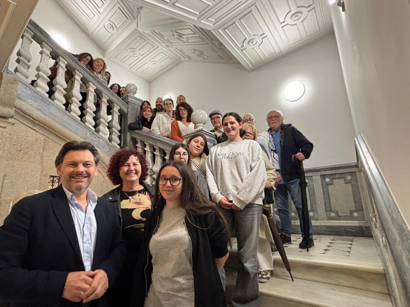 Miembros de la Irmandade Galega de Rubí visitan la Sede de Emigración y se reúnen con el secretario xeral, quién les agradeció que sigan manteniendo viva la cultura gallega en Cataluña