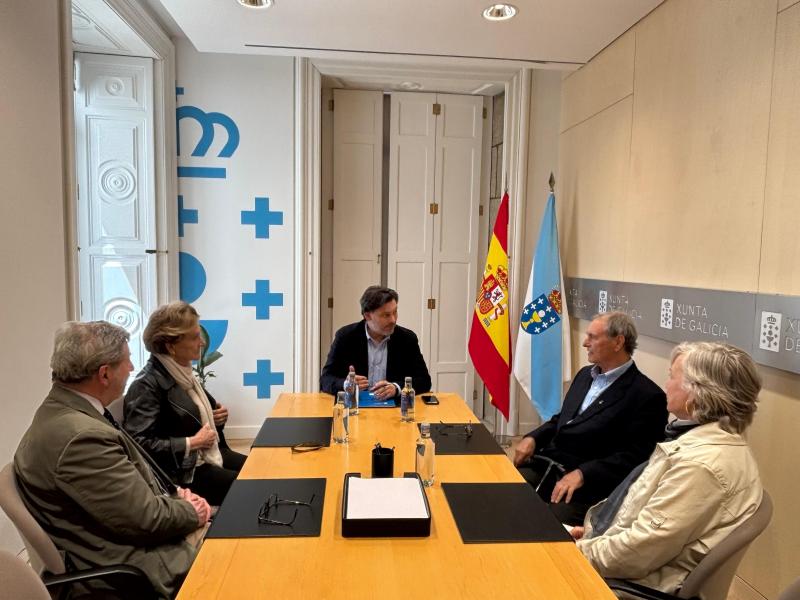 Miranda agradece a Sociedade de Socorros Mútuos e Beneficiente Rosalía de Castro de Santos e a Sociedade Beneficiente Rosalía de Castro de São Paulo o seu compromiso e a labor de coidado e protección dos maiores galegos neste estado brasileño