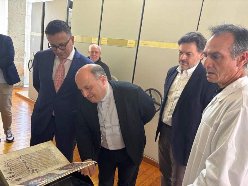 A colaboración entre a Xunta e as dioceses permitiu que no 2024 máis de 12.600 persoas galegas do exterior conseguisen documentación sobre a súa orixe familiar.