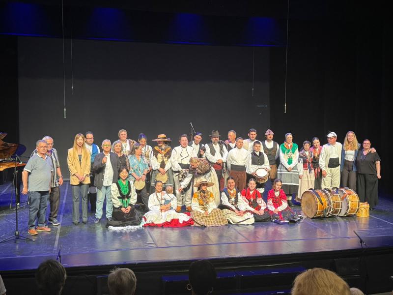 La Xunta participa en Santa Coloma de Gramenet en un emotivo acto de celebración de las Letras Gallegas con especial homenaje a las cantareiras