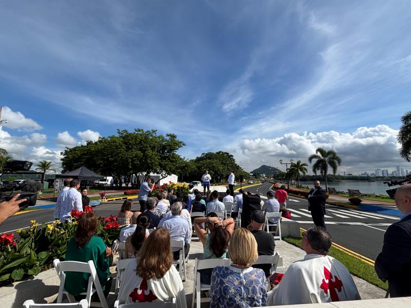 Miranda inaugura en Panamá, xunto ó Monumento dos Galegos que construiron o Canal, unha mouteira do Camiño de Santiago: “Como eles uniron dous océanos, o Camiño de Santiago une civilizacións”