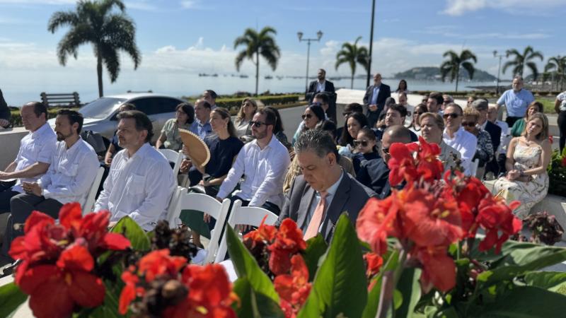 Miranda inaugura en Panamá, xunto ó Monumento dos Galegos que construiron o Canal, unha mouteira do Camiño de Santiago: “Como eles uniron dous océanos, o Camiño de Santiago une civilizacións”