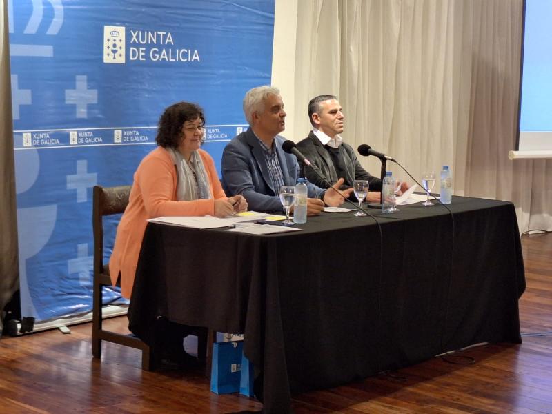 O Delegado da Xunta en Bos Aires informa aos participantes do programa 'Conecta con Galicia no Camiño' nunha reunión na capital arxentina antes da súa chegada este sábado a Galicia