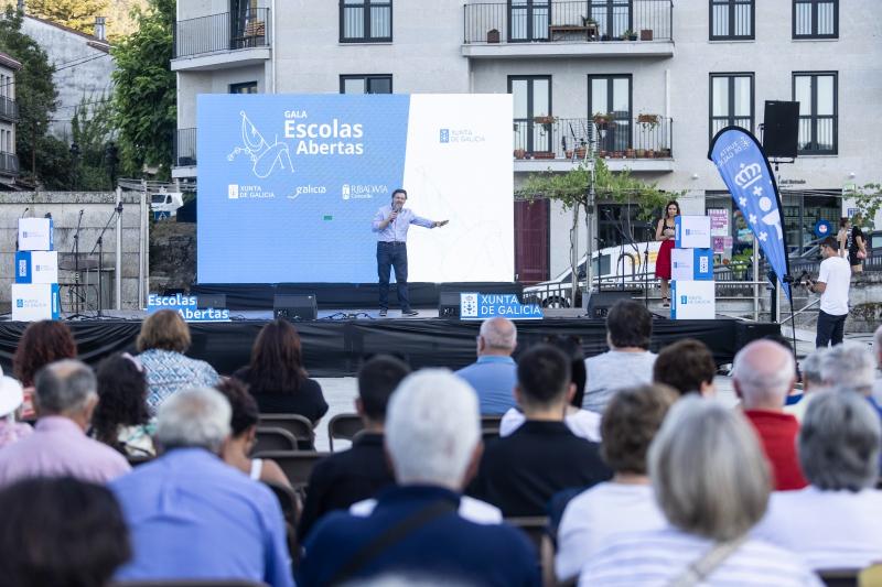 Miranda: “La cultura gallega sobrevive en cualquier lugar del mundo gracias al compromiso de los centros gallegos del exterior” Miranda: “La cultura gallega sobrevive en cualquier lugar del mundo gracias al compromiso de los centros gallegos del exterior”