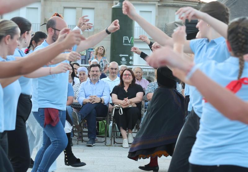 Miranda: “La cultura gallega sobrevive en cualquier lugar del mundo gracias al compromiso de los centros gallegos del exterior” Miranda: “La cultura gallega sobrevive en cualquier lugar del mundo gracias al compromiso de los centros gallegos del exterior”