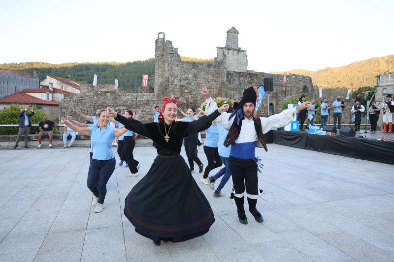 Miranda: “La cultura gallega sobrevive en cualquier lugar del mundo gracias al compromiso de los centros gallegos del exterior” Miranda: “La cultura gallega sobrevive en cualquier lugar del mundo gracias al compromiso de los centros gallegos del exterior”