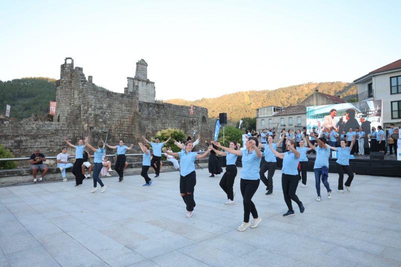 Miranda: “La cultura gallega sobrevive en cualquier lugar del mundo gracias al compromiso de los centros gallegos del exterior” Miranda: “La cultura gallega sobrevive en cualquier lugar del mundo gracias al compromiso de los centros gallegos del exterior”